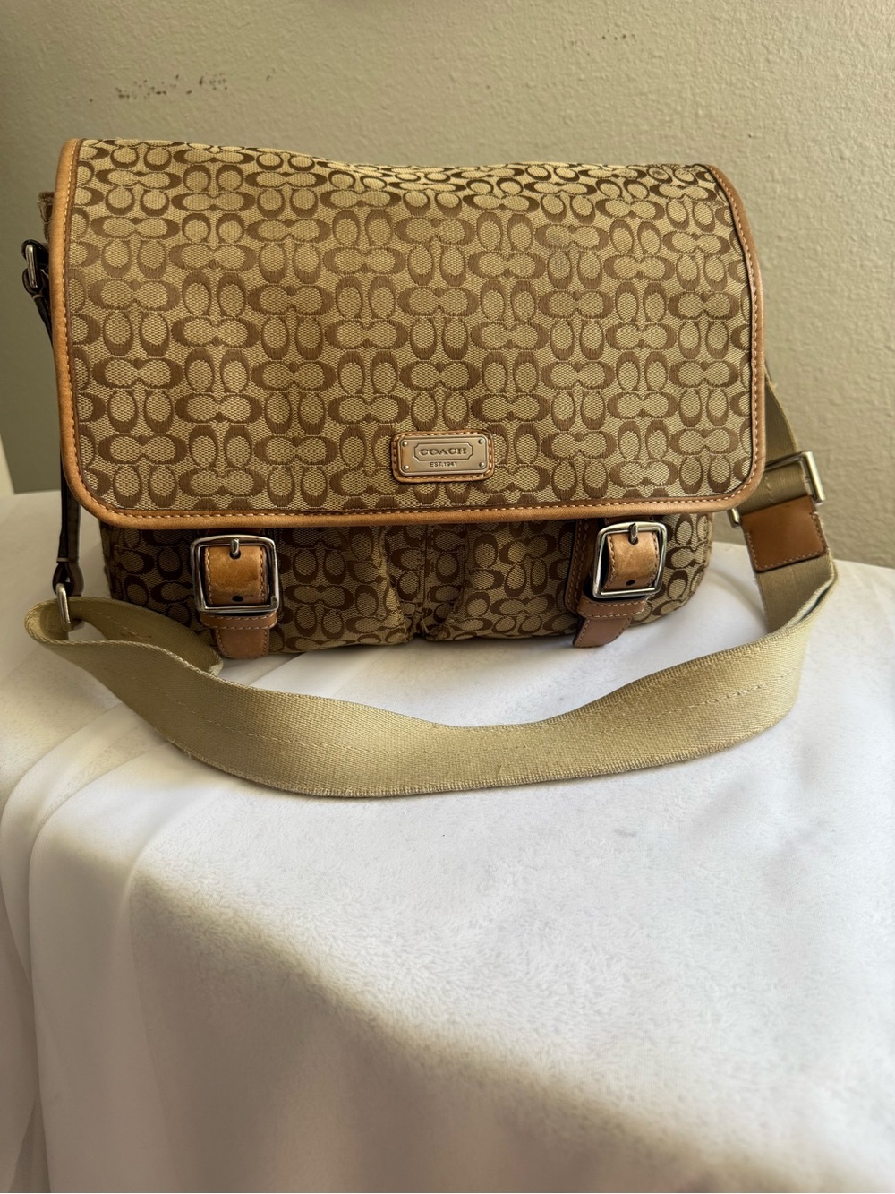 Coach Signature Canvas Messenger Bag Khaki Brown Crossbody F70263